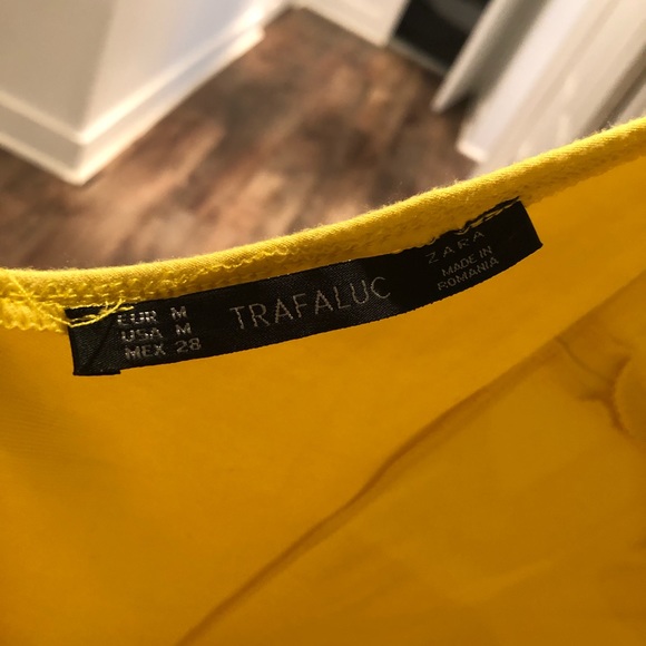 Low back yellow dress - Picture 3 of 3